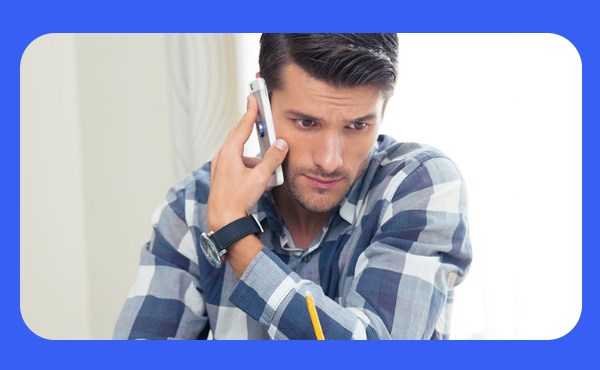 специалист консультирует по бизнес вопросам